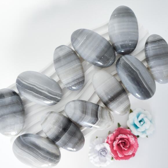 Black Banded Onyx Palm Stone - Picture 2 of 9